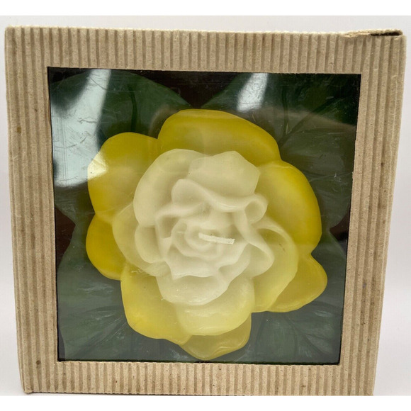 Large 6.5" Yellow and White Flower Lightly Scented Candle ONLY -NEW - Picture 8 of 9
